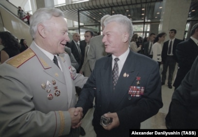 Ветеран Альфы генерал-лейтенант Дмитрий Алексеевич Наливалкин (слева) и генерал-майор, в прошлом командир Альфы Геннадий Николаевич Зайцев (справа)